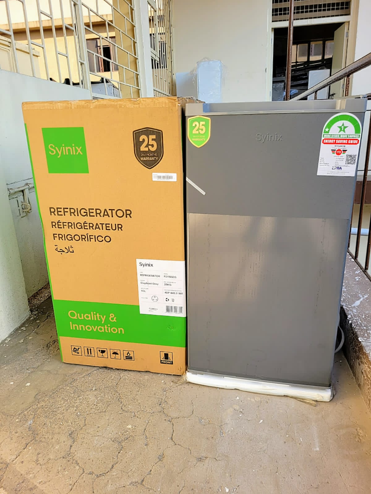 90 Litres Single Door Refrigerator Compact Energy Saving Fast Cooling Adjustable Temperature Storage Shelves Vegetable Crisper Freezer Compartment Home Office Kitchen Appliance