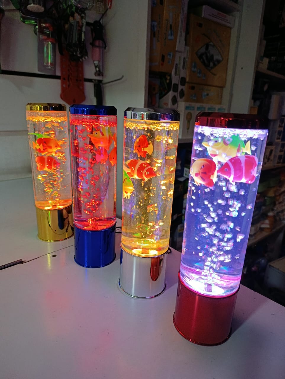 28cm Colour-Changing LED Bubble Aquarium Column Lamp with 5 Artificial Fish – Electric Decorative Water Tower