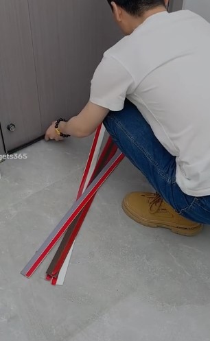 Self Adhesive Rubber Silicone Door Threshold Transition Strip Waterproof Floor Gap Cover Dustproof Barrier Strip for Carpet Tile Floor Bathroom Kitchen Water Stopper Seal DIY Easy Install Trim