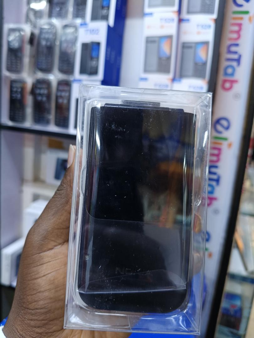 LIMITED TIME OFFER!! NOKIA 2720 FLIP 4G, DUAL SIMCARD, 1500MAH BATTERY, BIG DISPLAY, TACTICLE BUTTONS EASYTO DUAL, 1000SMS , LARGE PHONE BOOK, 12MONTHS WARRANTY