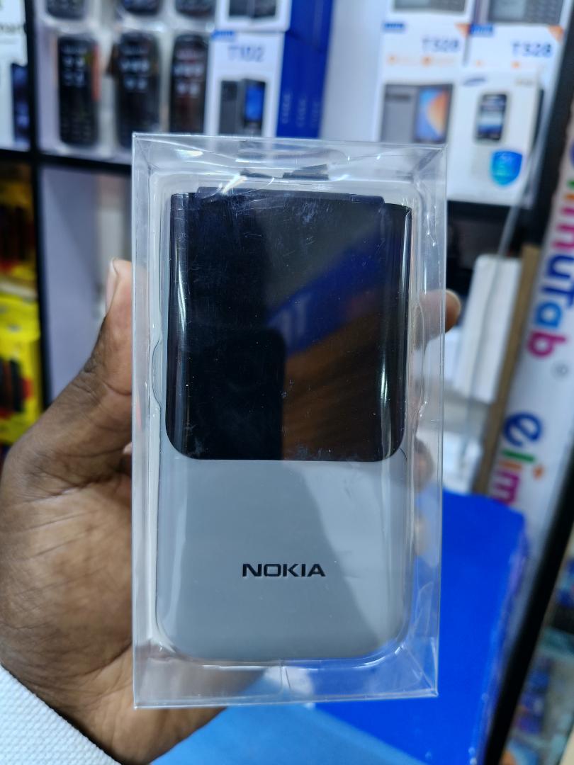 LIMITED TIME OFFER!! NOKIA 2720 FLIP 4G, DUAL SIMCARD, 1500MAH BATTERY, BIG DISPLAY, TACTICLE BUTTONS EASYTO DUAL, 1000SMS , LARGE PHONE BOOK, 12MONTHS WARRANTY