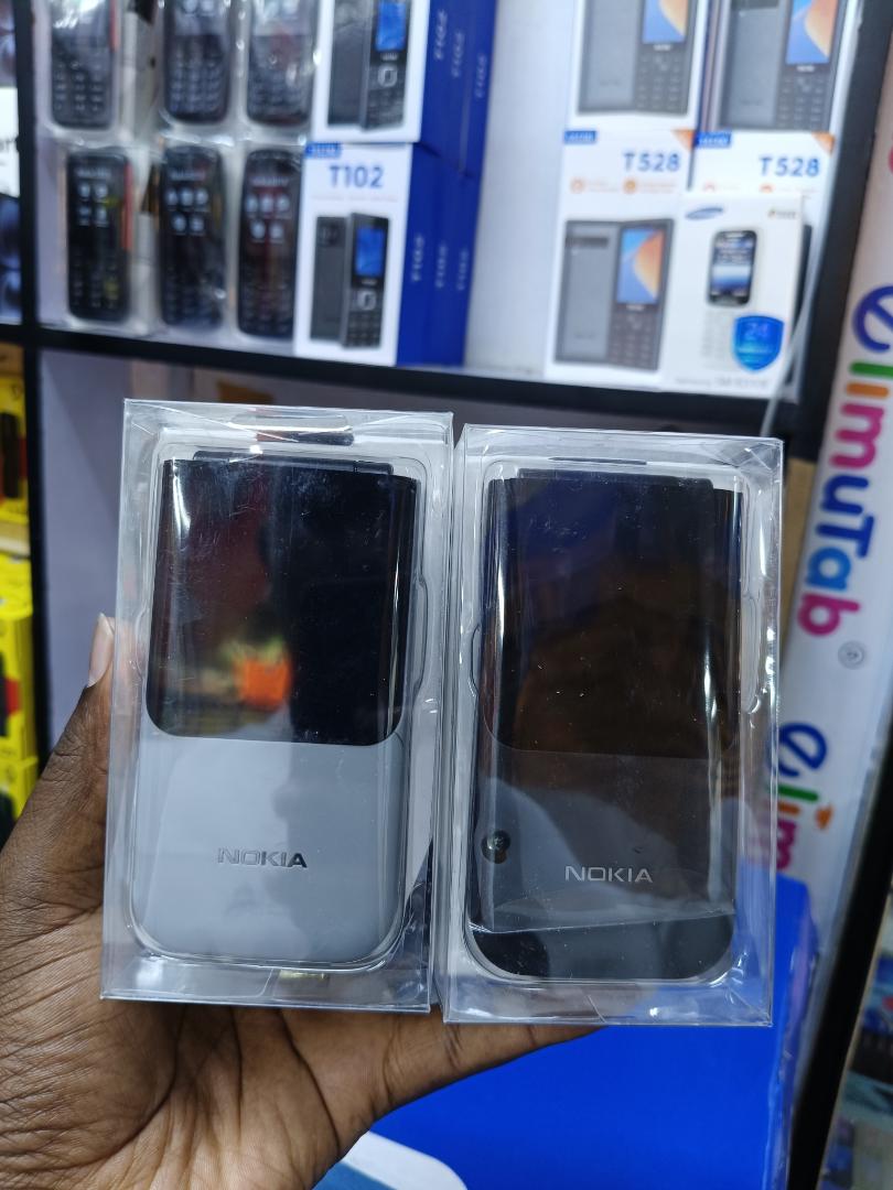LIMITED TIME OFFER!! NOKIA 2720 FLIP 4G, DUAL SIMCARD, 1500MAH BATTERY, BIG DISPLAY, TACTICLE BUTTONS EASYTO DUAL, 1000SMS , LARGE PHONE BOOK, 12MONTHS WARRANTY