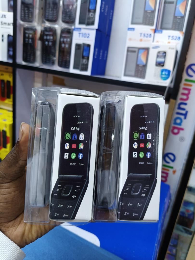 LIMITED TIME OFFER!! NOKIA 2720 FLIP 4G, DUAL SIMCARD, 1500MAH BATTERY, BIG DISPLAY, TACTICLE BUTTONS EASYTO DUAL, 1000SMS , LARGE PHONE BOOK, 12MONTHS WARRANTY