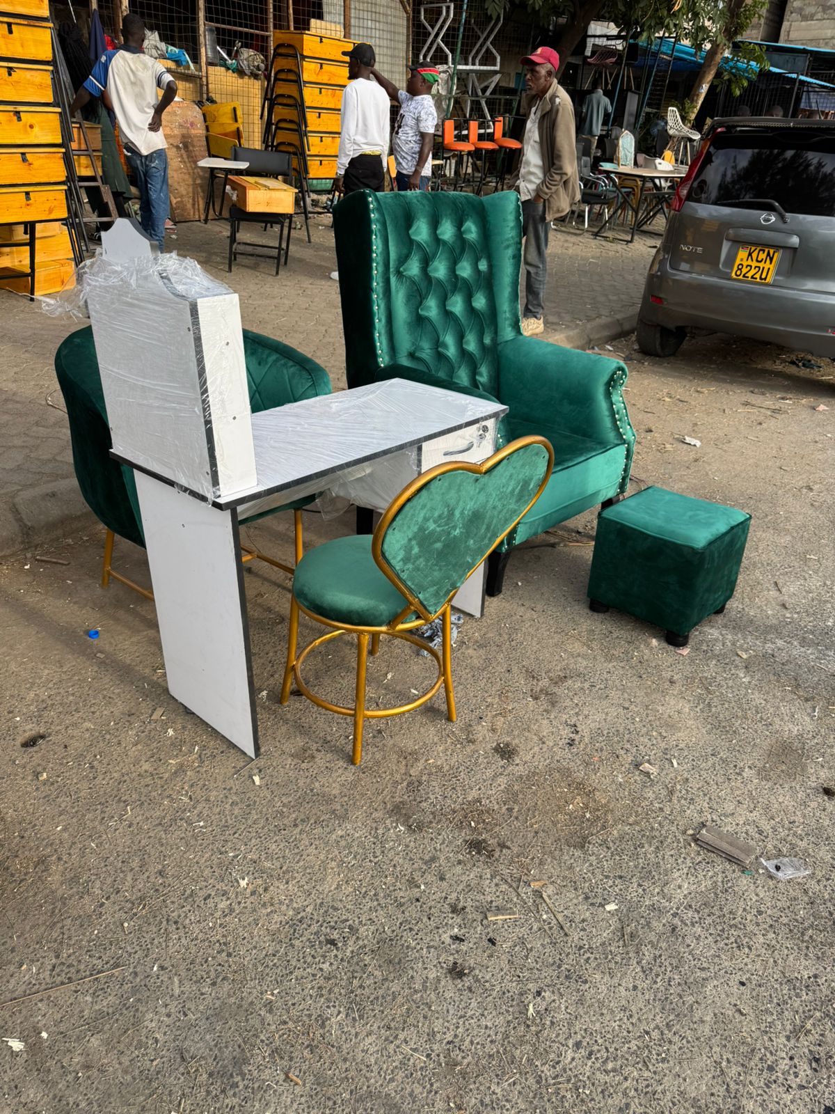 An armchair / executive pedicure seat with ottoman is a premium salon seating solution designed to deliver maximum comfort, luxury, and functionality during pedicure and spa treatments.

The main armc