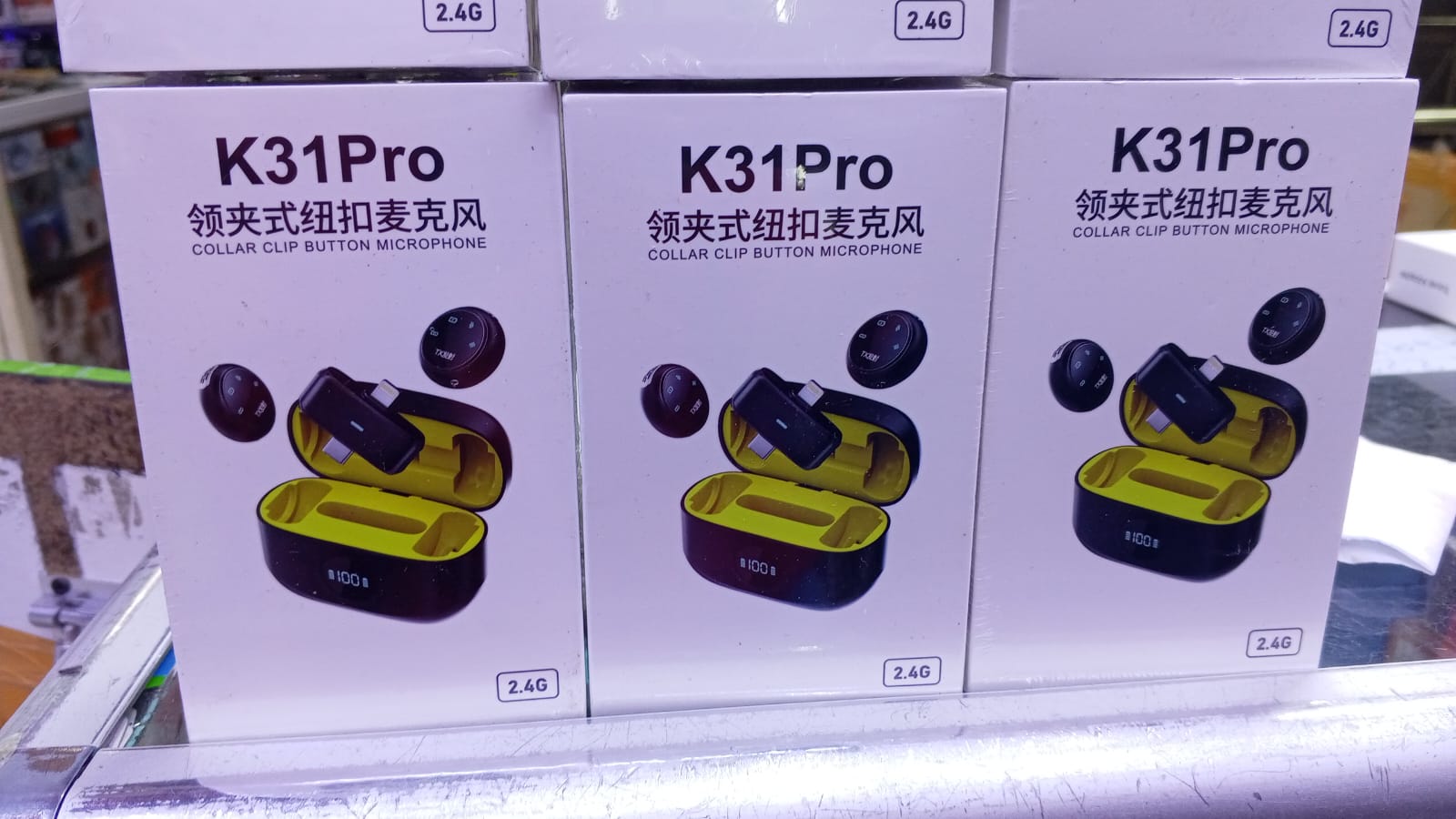 K31 Pro Wireless Lavalier Microphone 2.4G Noise Reduction Clip-On Mic for Android Type-C Smartphones Video Recording Live Streaming Podcast Interview Teaching Vlogging Content Creation               .