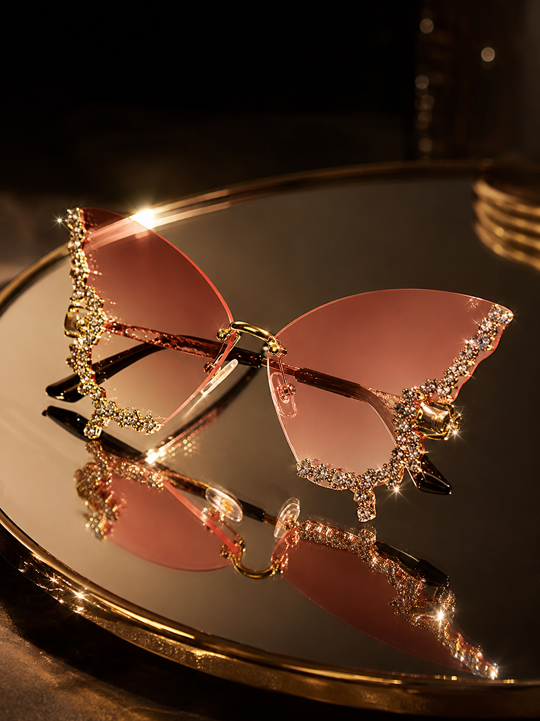 Luxury Rhinestone Butterfly Sunglasses Women UV400 Fashion Cat Eye Crystal Shades Gradient Lens Party Eyewear Elegant Oversized Sunglasses for Ladies