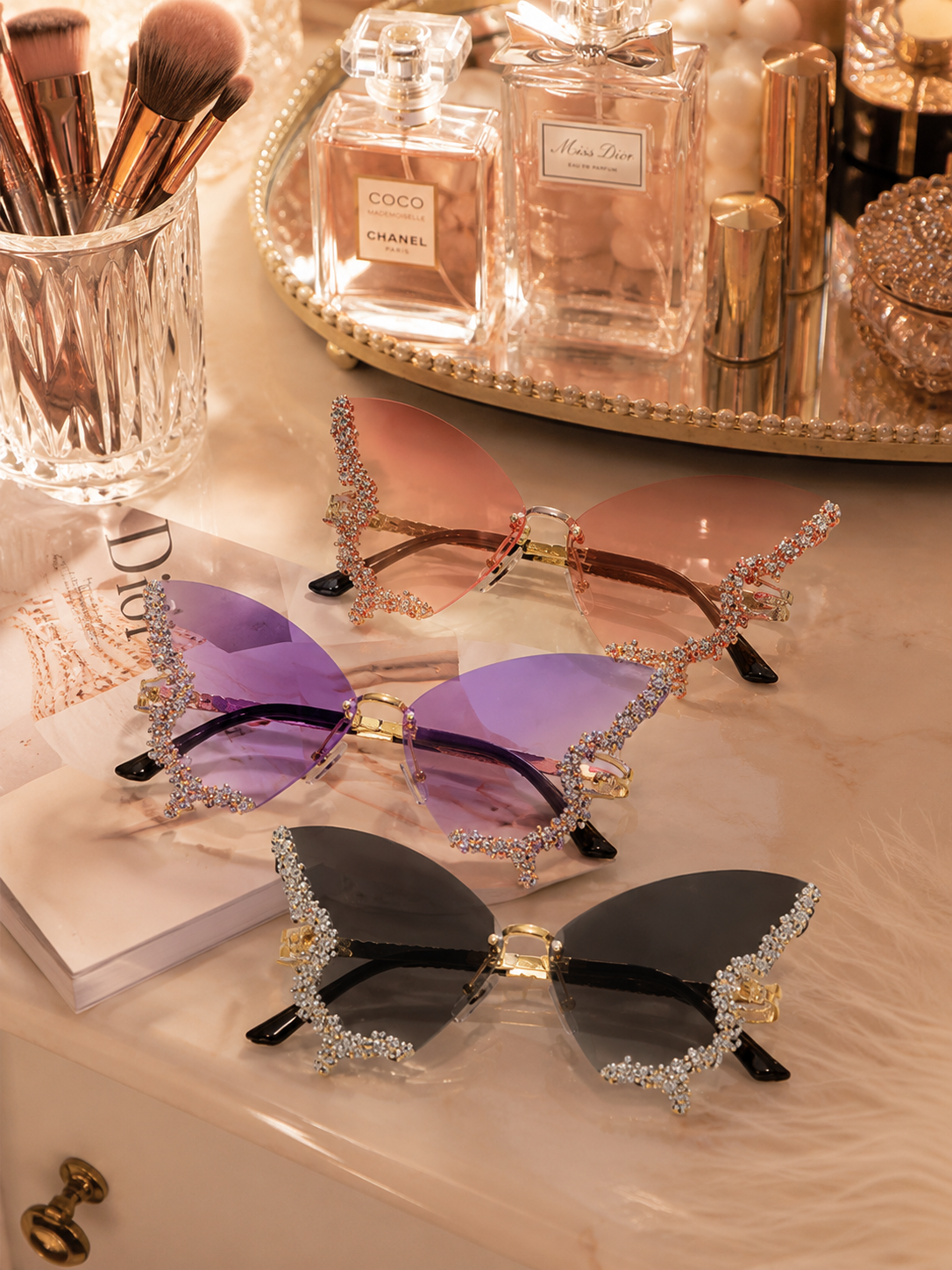 Luxury Rhinestone Butterfly Sunglasses Women UV400 Fashion Cat Eye Crystal Shades Gradient Lens Party Eyewear Elegant Oversized Sunglasses for Ladies