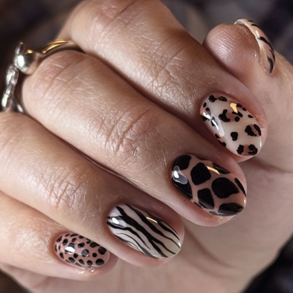 24PCS Animal Print Press On Nails Set Glossy Short Fake Nails with Tiger Zebra Leopard Patterns for Women Girls DIY Manicure view 6