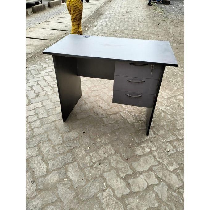 (brand new)1M Office Desk with 3 Storage Drawers, Computer & Workstation Study Table, Durable Home Office Writing Desk with Spacious Top, Modern Compact Design for Laptop, Study, and Office Use