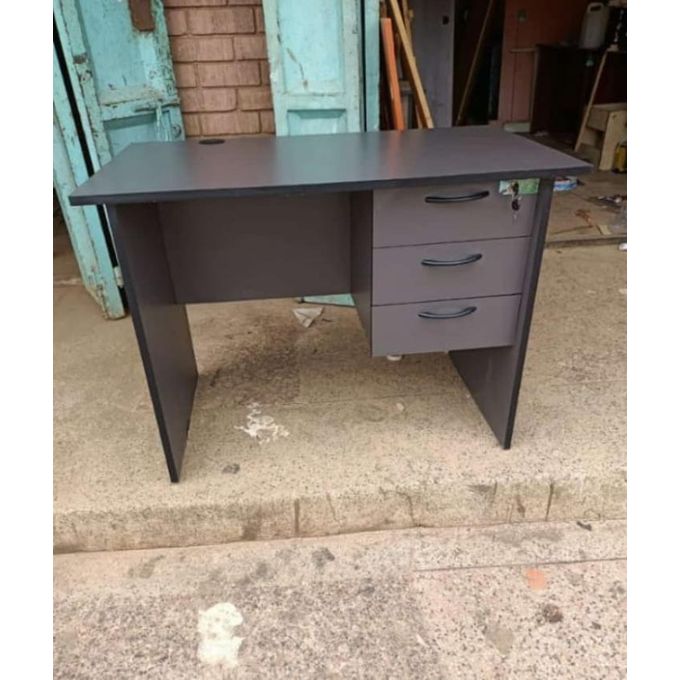 (brand new)1M Office Desk with 3 Storage Drawers, Computer & Workstation Study Table, Durable Home Office Writing Desk with Spacious Top, Modern Compact Design for Laptop, Study, and Office Use