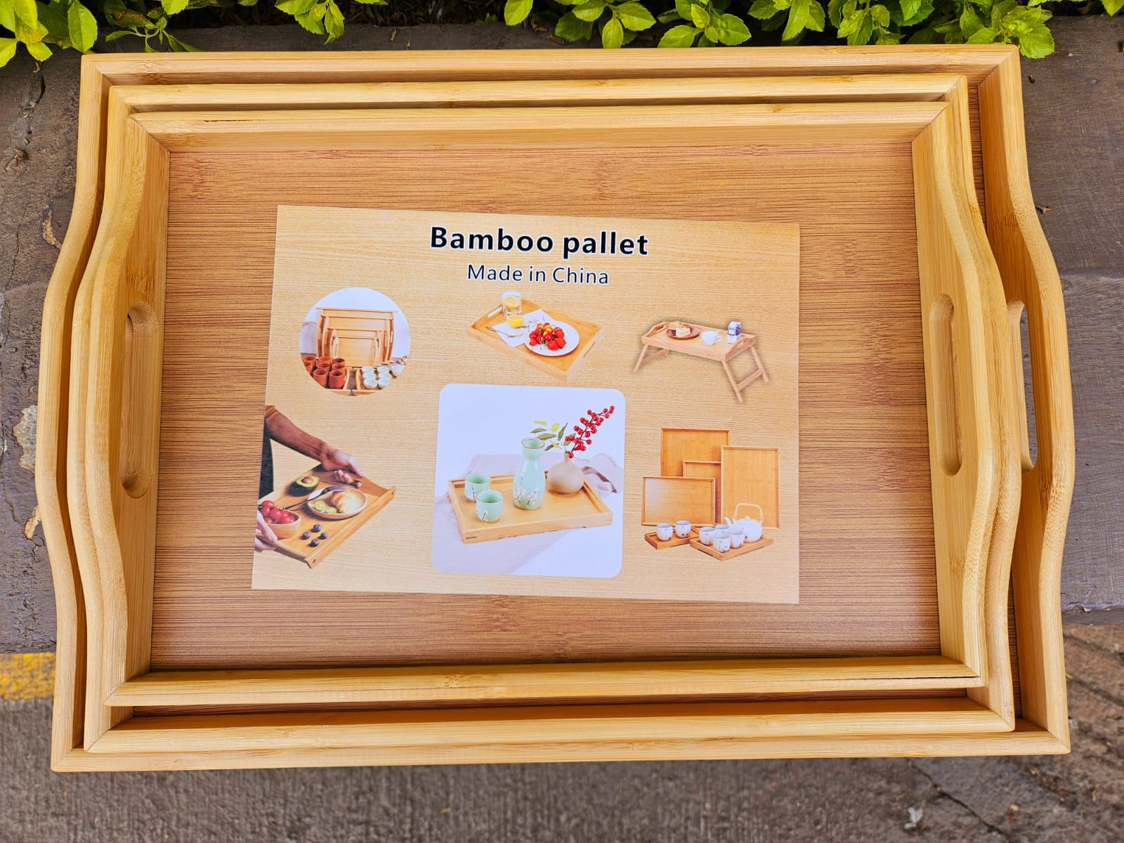Serve food and drinks in style with this elegant 3-piece bamboo serving tray set, designed for both everyday convenience and sophisticated presentation.