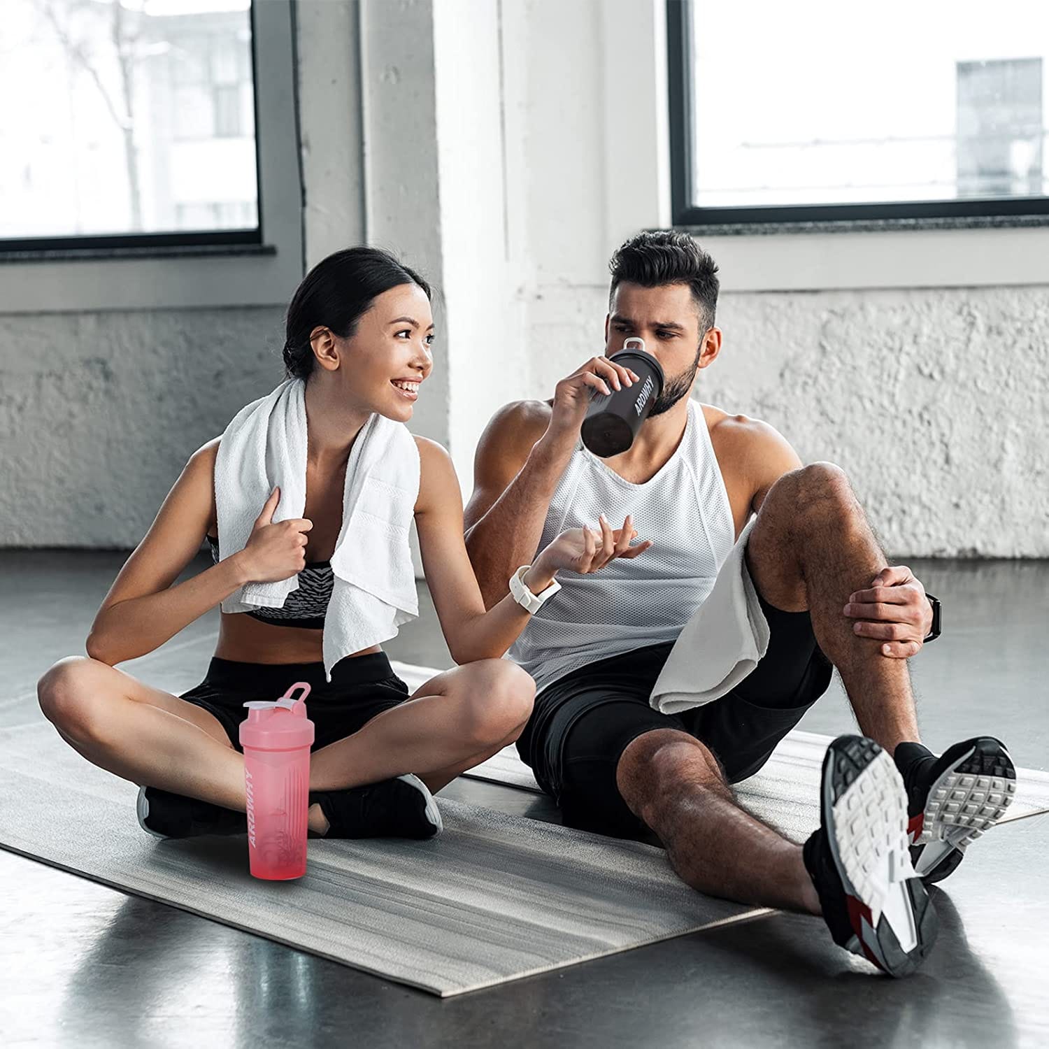 600ml Protein Shaker Bottle – Reusable Sports Fitness Shake Cup with Mixing Ball, Measurement Scale & Leak-Resistant Flip Lid for Protein Powder, Supplements, Smoothies, Gym & Training