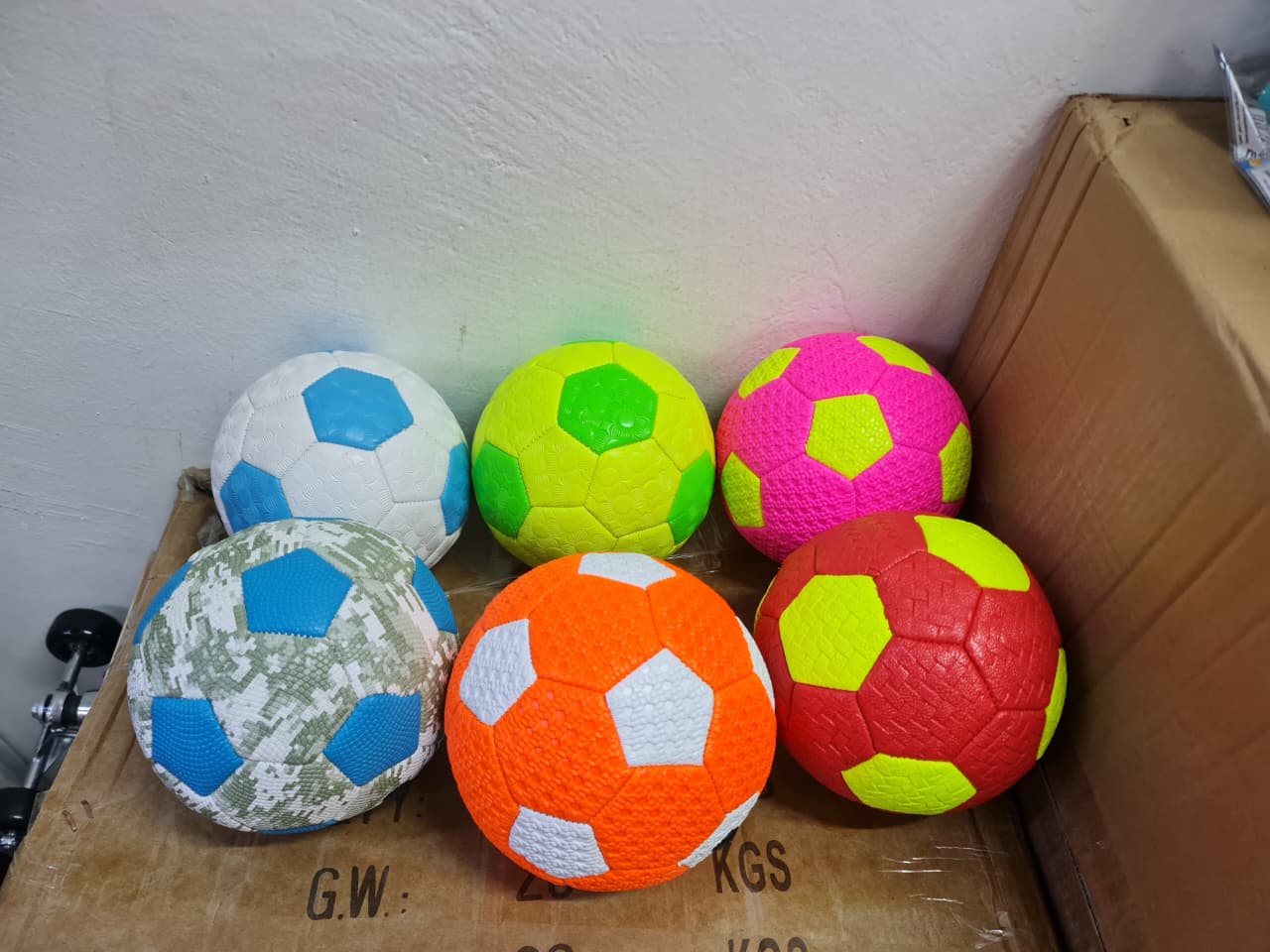 🎉 New Arrival – Small Kids Play Ball, Lightweight Soft Ball, Colorful Indoor and Outdoor Sports Toy, Durable Rubber Ball for Toddlers, Boys and Girls