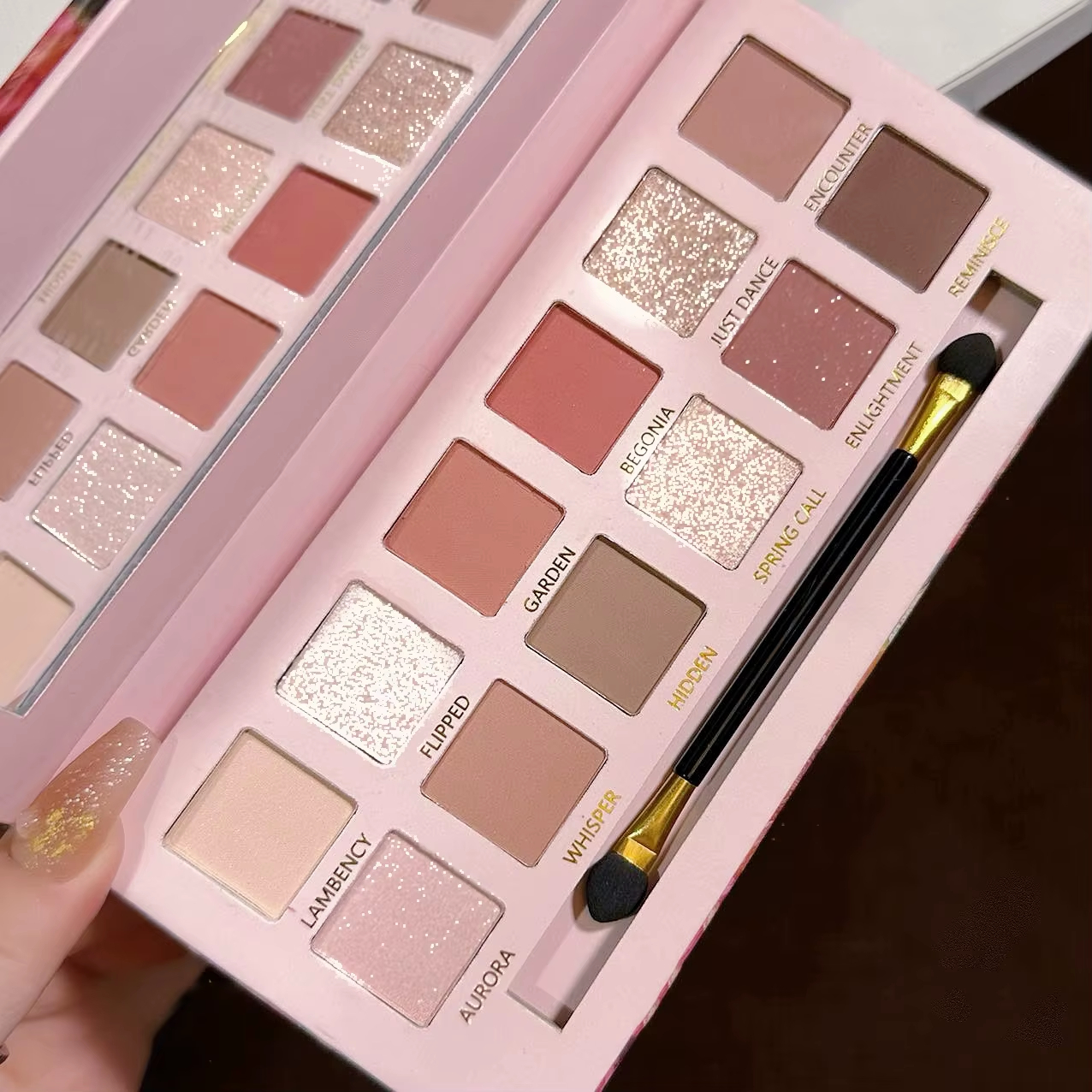12 Shade Eyeshadow Pallette Matte Shimmer Makeup Palette, Neutral Earth Colour Eye Shadow Kit with Blush Highlighter, Easy Blend Daily Makeup Cosmetic Gift with Eyeshadow Brush