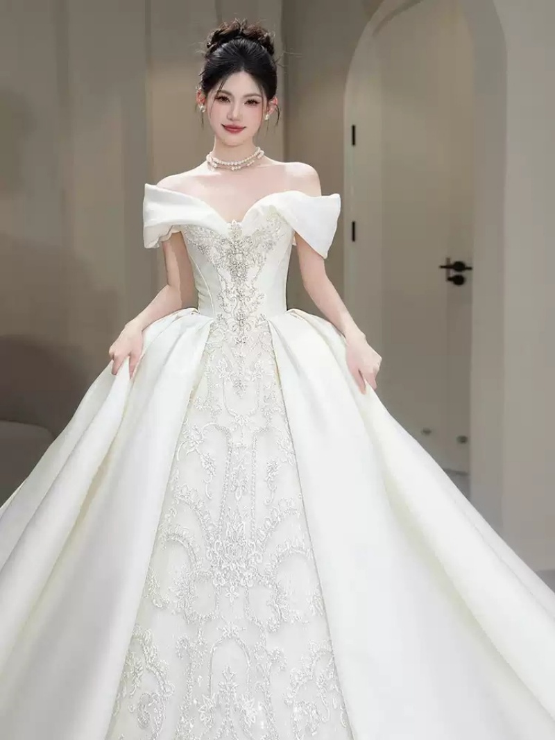 New Arrival French Style Plus Size Satin Wedding Dress Set Off-the-Shoulder Heavy Embellished Luxury Main Gown with Veil & Crown Classic Design Premium Texture for Petite Brides Elegant & Graceful