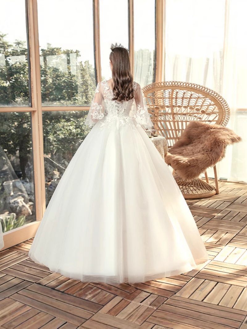Plus Size Wedding Dress New Arrival Off-the-Shoulder Floor-Length Bridal Gown Luxury Lace Decoration Slimming Arm-Covering Design for Curvy Brides Perfect for Wedding Ceremony