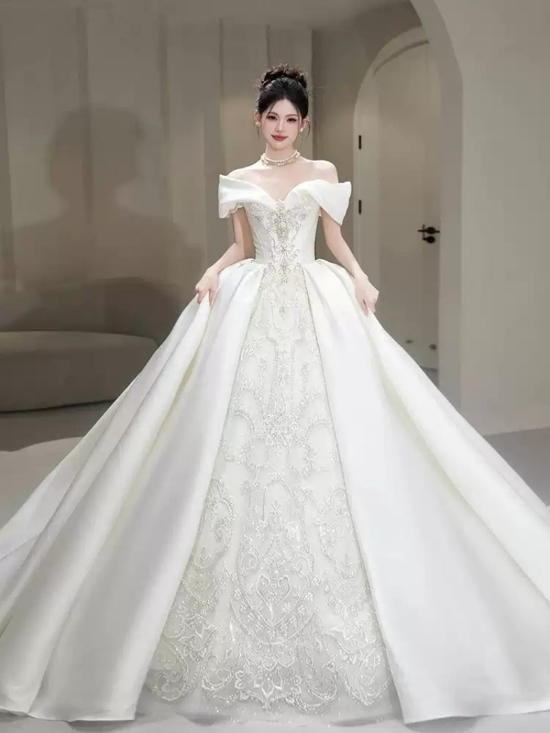New Arrival French Style Plus Size Satin Wedding Dress Set Off-the-Shoulder Heavy Embellished Luxury Main Gown with Veil & Crown Classic Design Premium Texture for Petite Brides Elegant & Graceful