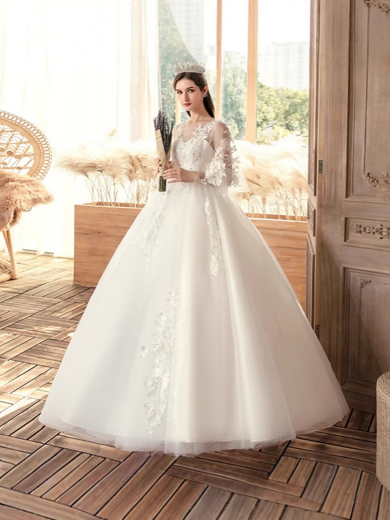 Plus Size Wedding Dress New Arrival Off-the-Shoulder Floor-Length Bridal Gown Luxury Lace Decoration Slimming Arm-Covering Design for Curvy Brides Perfect for Wedding Ceremony