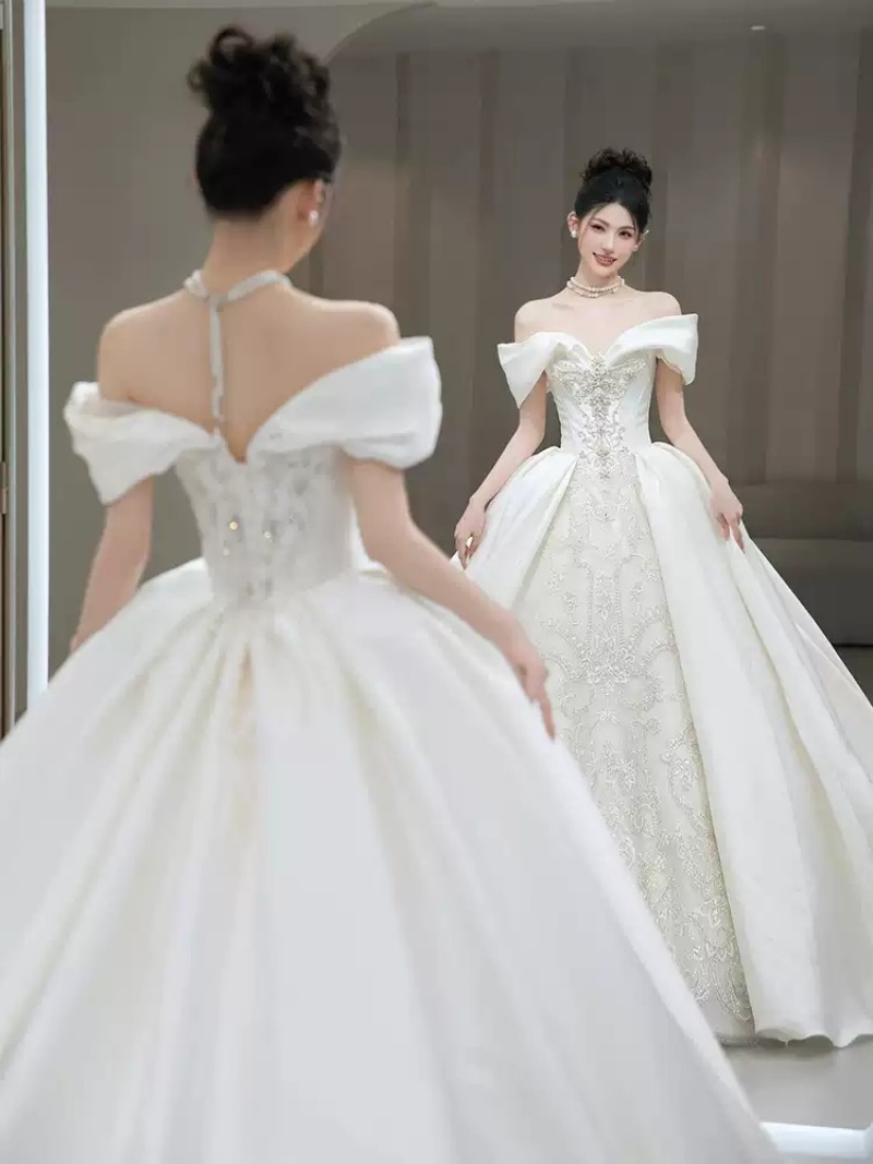 New Arrival French Style Plus Size Satin Wedding Dress Set Off-the-Shoulder Heavy Embellished Luxury Main Gown with Veil & Crown Classic Design Premium Texture for Petite Brides Elegant & Graceful
