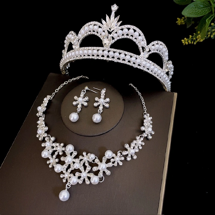 European & American Bestseller High Quality 3-Piece Bridal Tiara Set Faux Pearl Wedding Crown Hair Accessories Korean Dreamy Elegant Necklace & Earrings for Wedding Dress