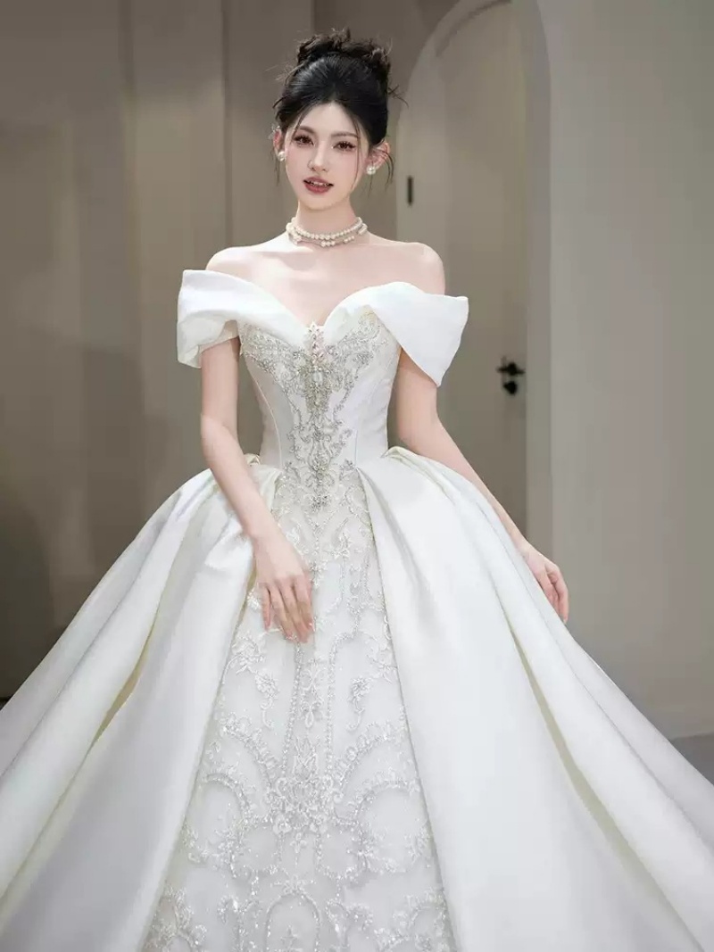 New Arrival French Style Plus Size Satin Wedding Dress Set Off-the-Shoulder Heavy Embellished Luxury Main Gown with Veil & Crown Classic Design Premium Texture for Petite Brides Elegant & Graceful