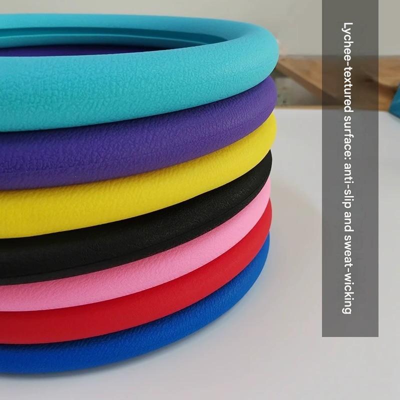 Car silicone steering wheel cover, men's and women's summer fashion, sweat-absorbent, non-slip, universal, all seasons, thin and soft.