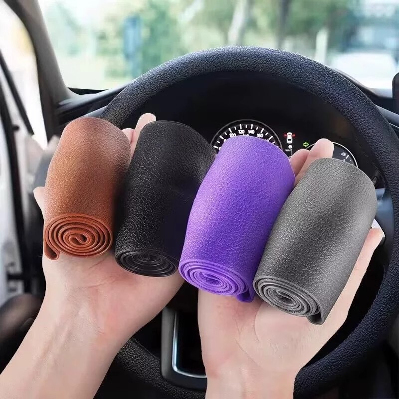 Car silicone steering wheel cover, men's and women's summer fashion, sweat-absorbent, non-slip, universal, all seasons, thin and soft.