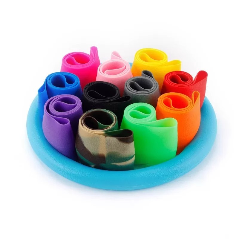 Car silicone steering wheel cover, men's and women's summer fashion, sweat-absorbent, non-slip, universal, all seasons, thin and soft.