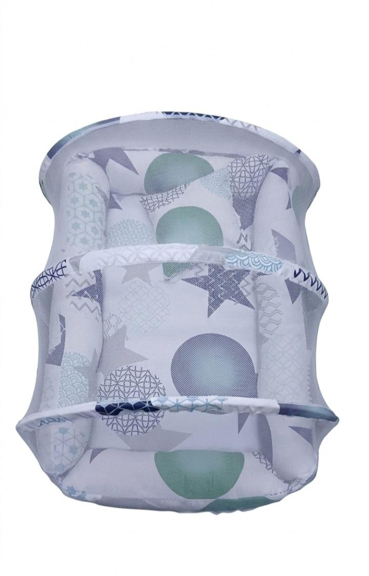 Portable Baby Nest Bed with Mosquito Net & Pillow Set – Breathable Co-Sleeping Newborn Lounger Crib (Stars & Pattern Print)