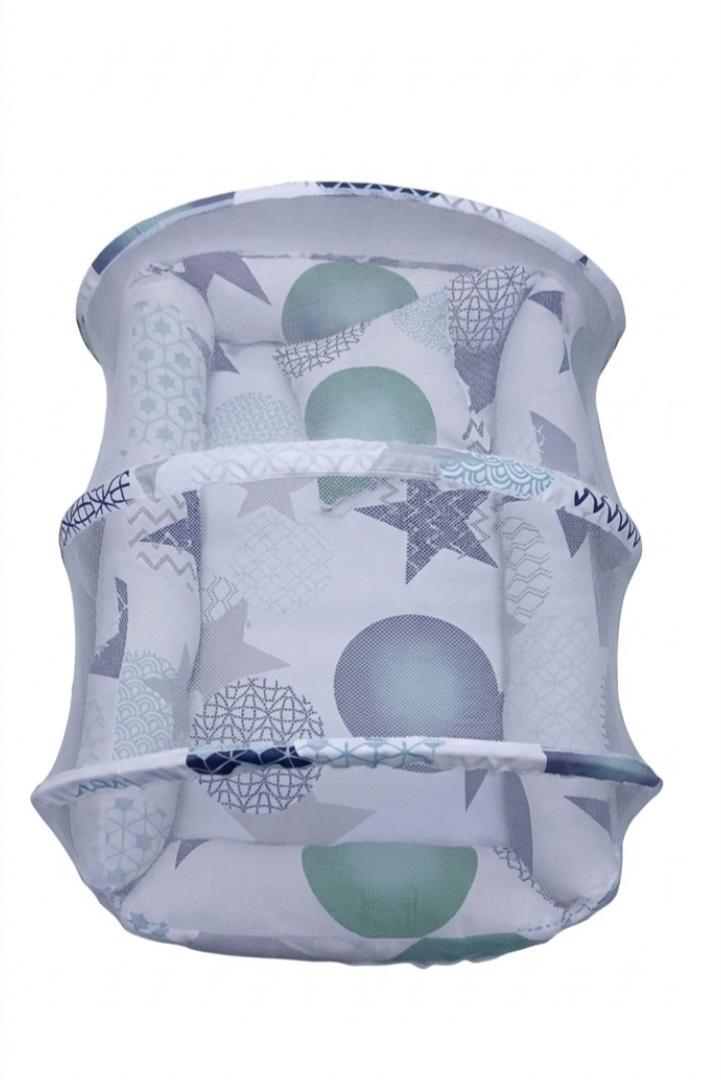 Portable Baby Nest Bed with Mosquito Net & Pillow Set – Breathable Co-Sleeping Newborn Lounger Crib (Stars & Pattern Print)