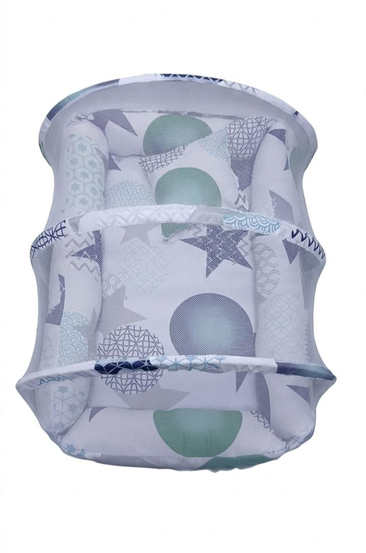 Portable Baby Nest Bed with Mosquito Net & Pillow Set – Breathable Co-Sleeping Newborn Lounger Crib (Stars & Pattern Print)