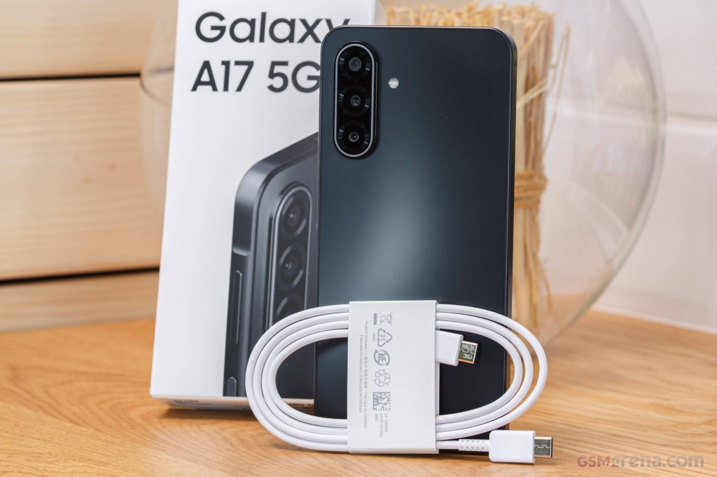 New Arrival Samsung Galaxy A17 128GB+6GB 6.7" Super AMOLED Display 50MP Triple Camera Android 15 Mediatek Helio G99 5000mAh 25W Type-C Charge AI Smart Phones phone