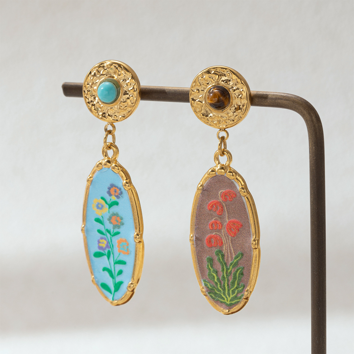 Tina European and American stainless steel ear studs for women, non-fading, fashionable oil painting natural style titanium steel earrings, light luxury high-end feel. 2509ZK52003GZ As Picture