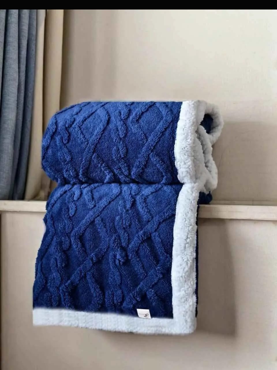 Sharper fleece woolen blanket Size; 6x7