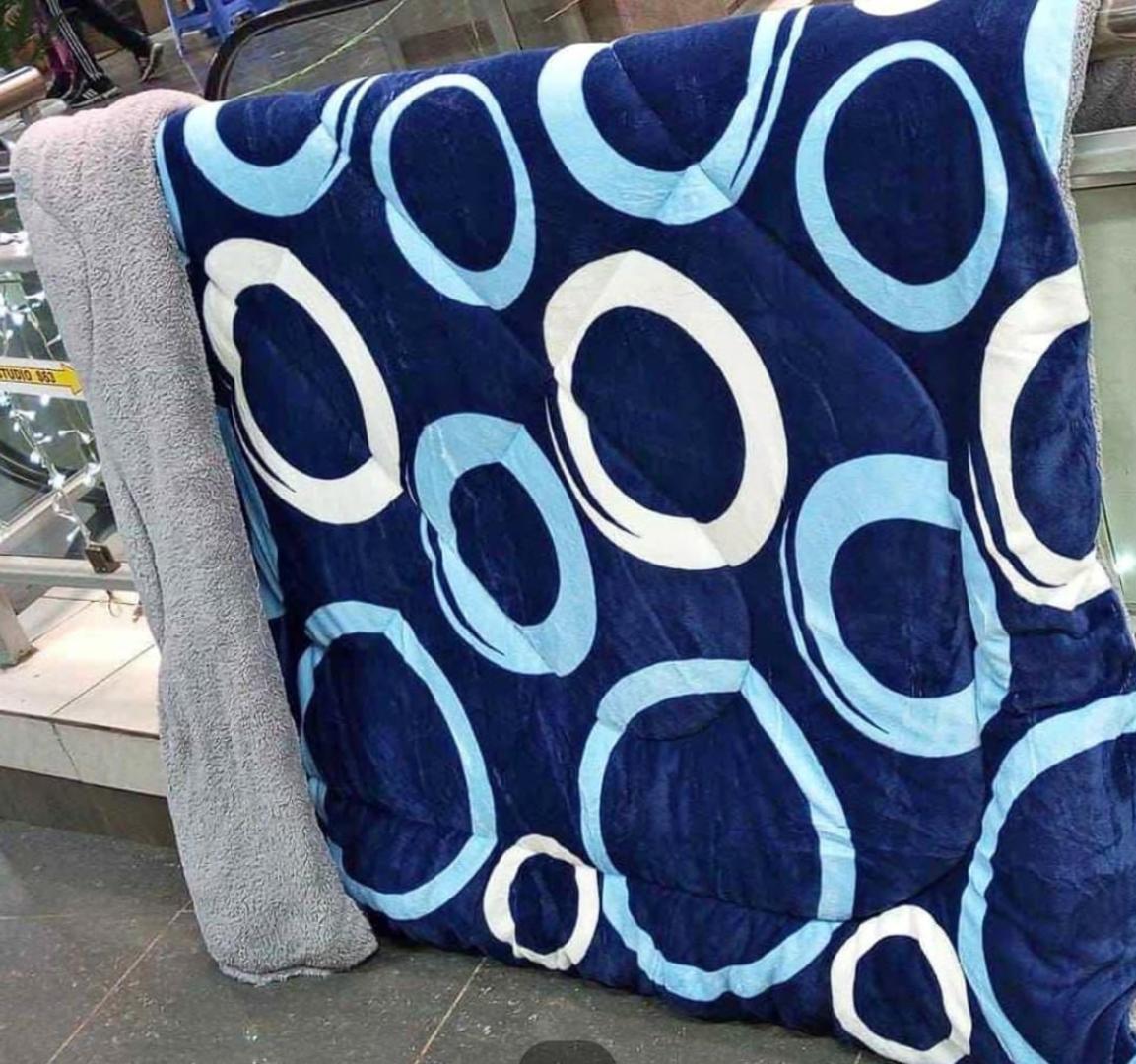 TC BRAND Single Woolen Duvets*

Size 6*6
No Bedsheet
No Pillow Cases


_Available at the Shop_