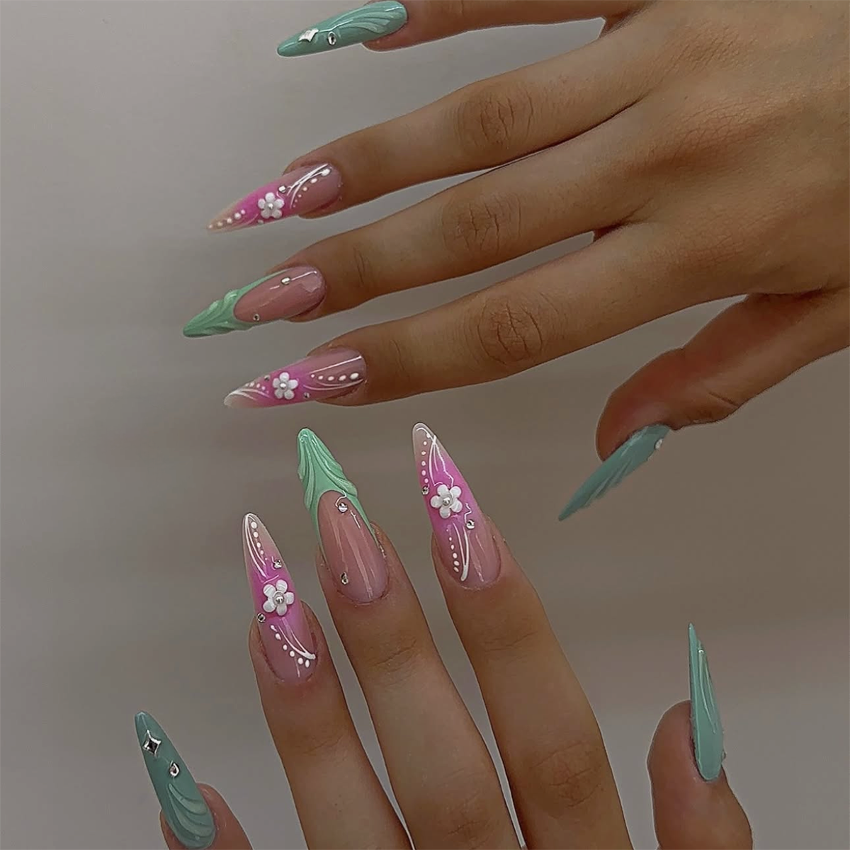 24pcs Long Pointed Reusable Cute False Nails Green French Flower Pattern ABS Full Cover Design Finger Nails Wholesale Handmade Acrylic Press on Nails Stiletto Nude False Nails Royal