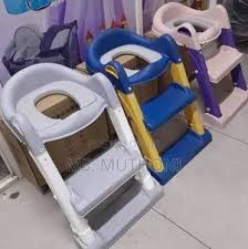 Portable Kids Toilet Ladder /Potty Trainer with Stable Staircase Design