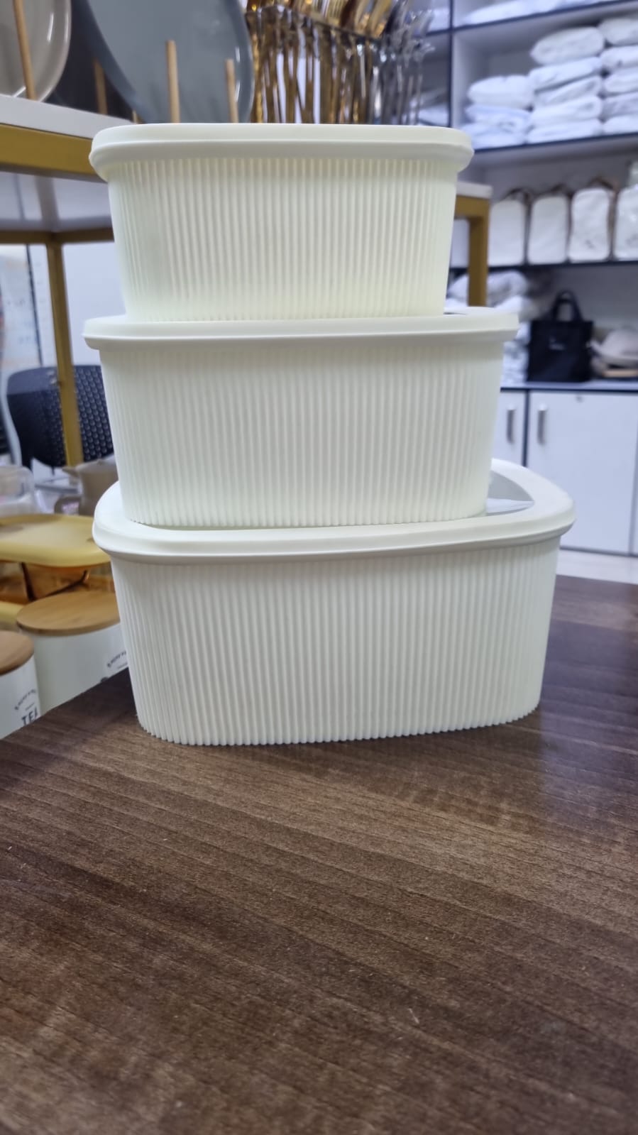 3pcs multipurpose storage containers

▫️ Microwave and dishwasher safe.
▫️Leak proof 
▫️ Color: white, grey
▫️ Capacity: 3litre, 2litre and 1litre