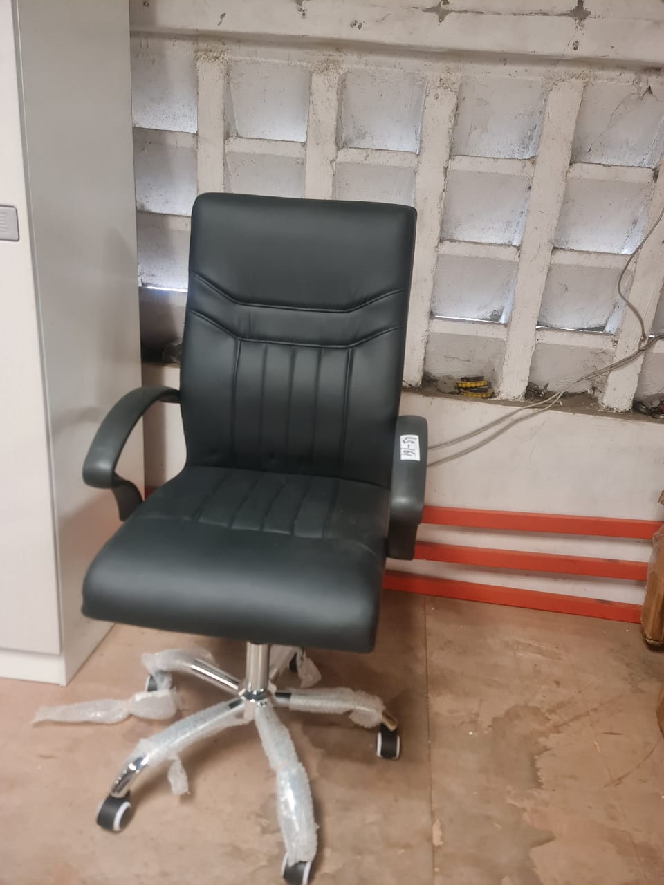 Ergonomic Executive Office Chair – Premium Mid-Back Padded Faux Leather Desk Chair with 360° Swivel Chrome 5-Star Base, Height Adjustment & Comfortable Fixed Armrests (Black)