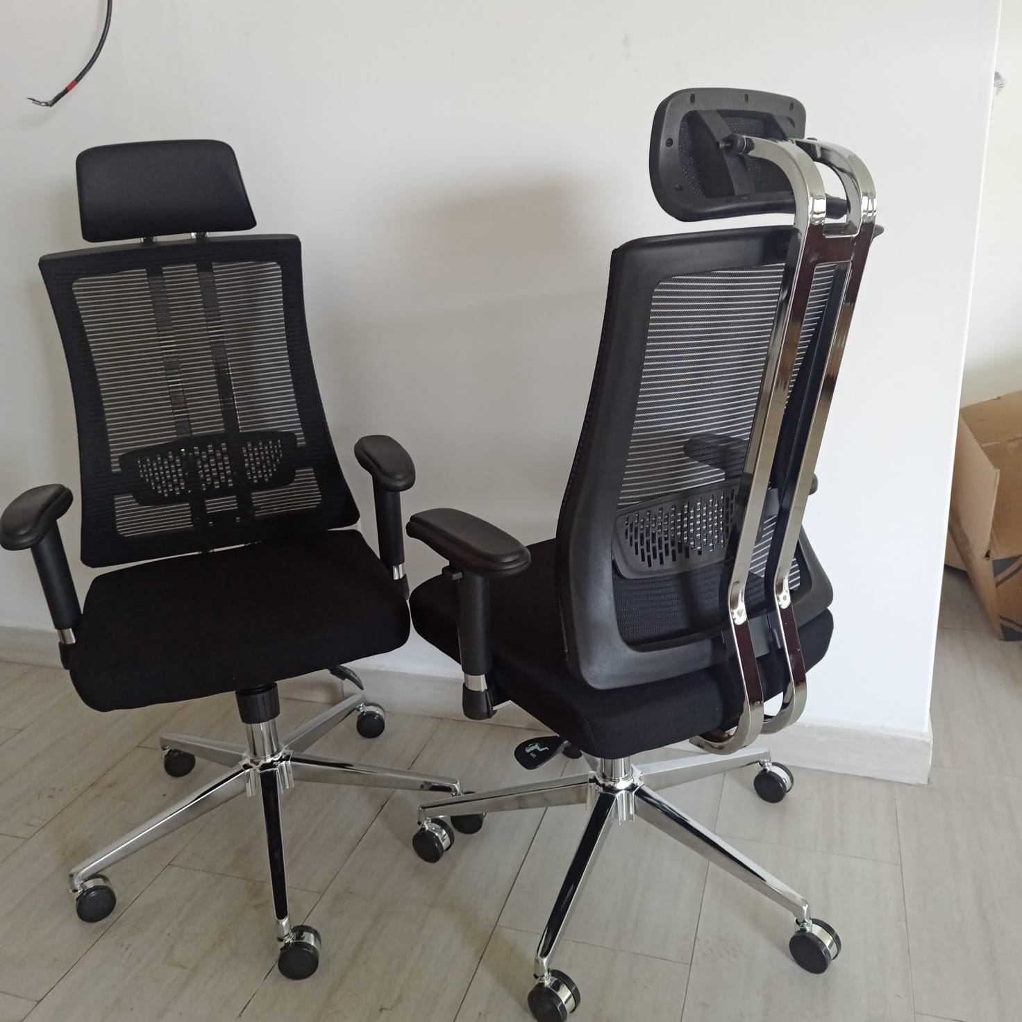 Ergonomic Mesh Executive Office Chair – High-Back Desk Chair with Adjustable Headrest, Lumbar Support, 360° Swivel Chrome Base & Padded Height-Adjustable Armrests (Black)