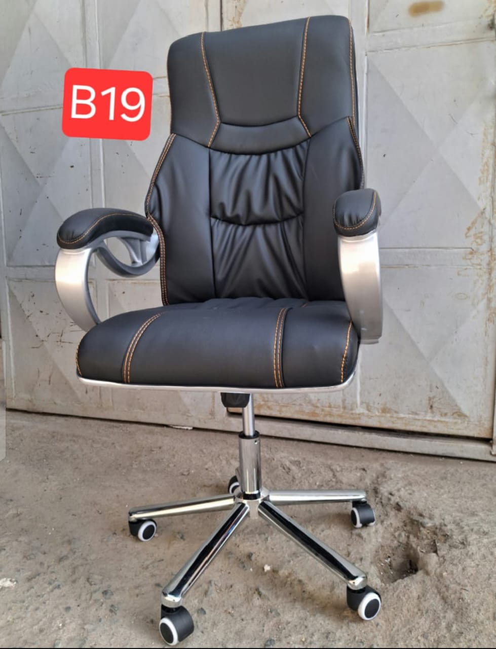Luxury High-Back Executive Office Chair – Ergonomic PU Leather Desk Chair with Contrast Stitching, Comfortable Padded Armrests & Chrome Swivel Base for Boss, Home Office