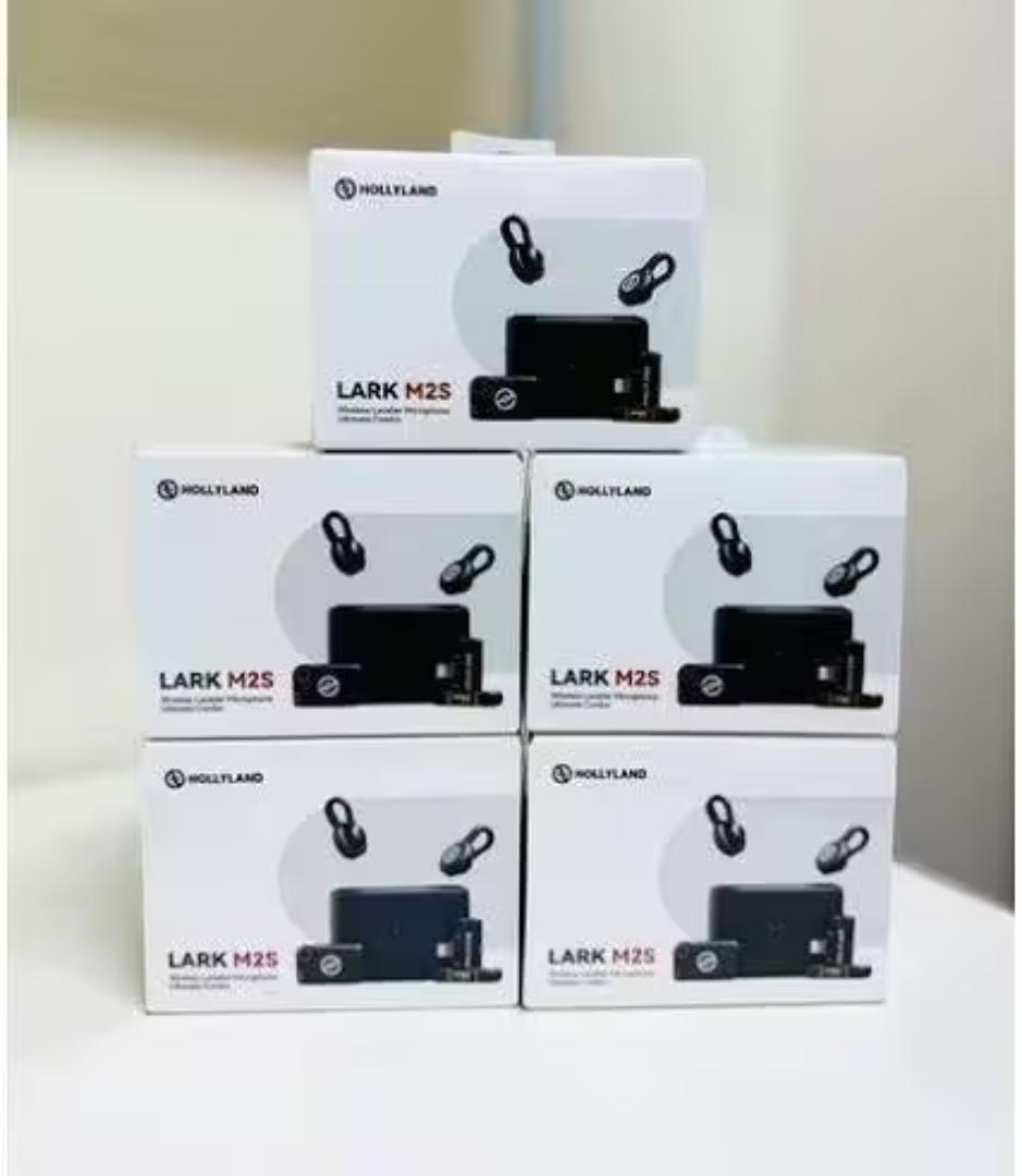 Hollyland lark M2S wireless microphone