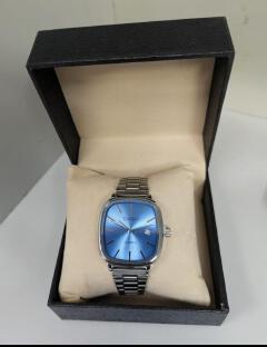 Classic Gold Cushion Quartz Wrist Watch for Men - Stainless Steel Bracelet + Gift Box*

2. *Luxury Square Dial Men's Casio Watch Gold Tone - Business Dress Watch
