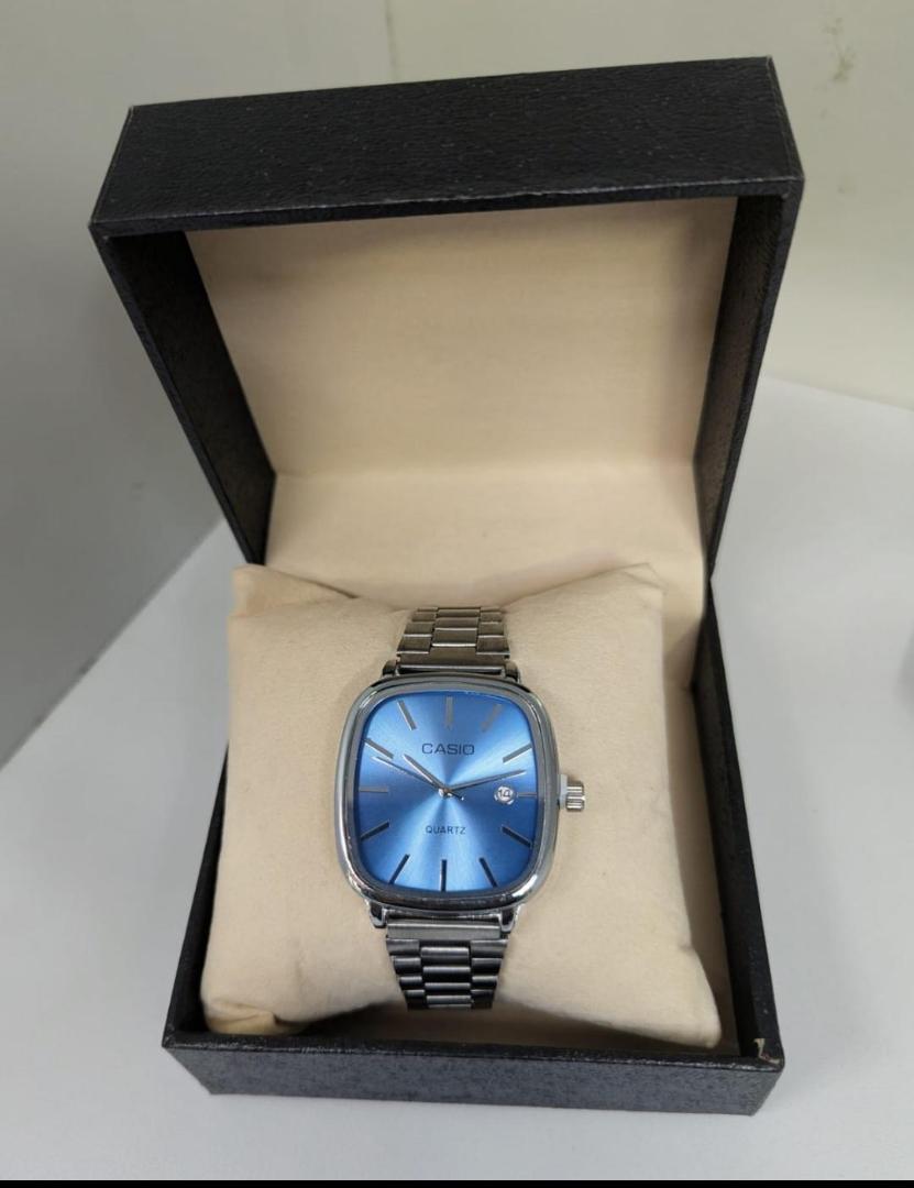 Classic Gold Cushion Quartz Wrist Watch for Men - Stainless Steel Bracelet + Gift Box*

2. *Luxury Square Dial Men's Casio Watch Gold Tone - Business Dress Watch