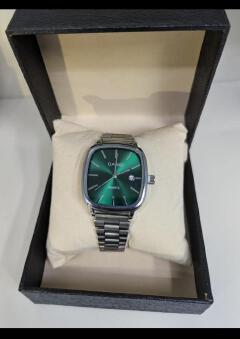 Classic Gold Cushion Quartz Wrist Watch for Men - Stainless Steel Bracelet + Gift Box*

2. *Luxury Square Dial Men's Casio Watch Gold Tone - Business Dress Watch