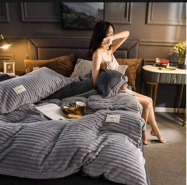 4pcs 6*7 Fts Heavy Fleece Velvet Duvet – The Cosy Bedding Kenya — Available in king sizes, includes a bedsheet and pillowcases, approximately Adds a luxurious look to the bedroom