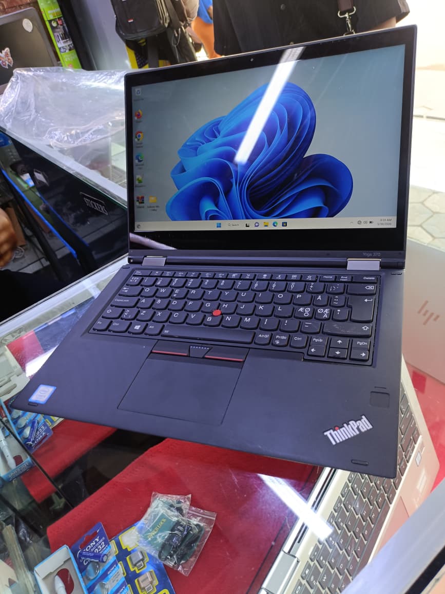Lenovo ThinkPad Yoga 370 Core i5 7th Gen 8GB RAM 256GB SSD 13.3" FHD Touchscreen 2-in-1 Business Laptop