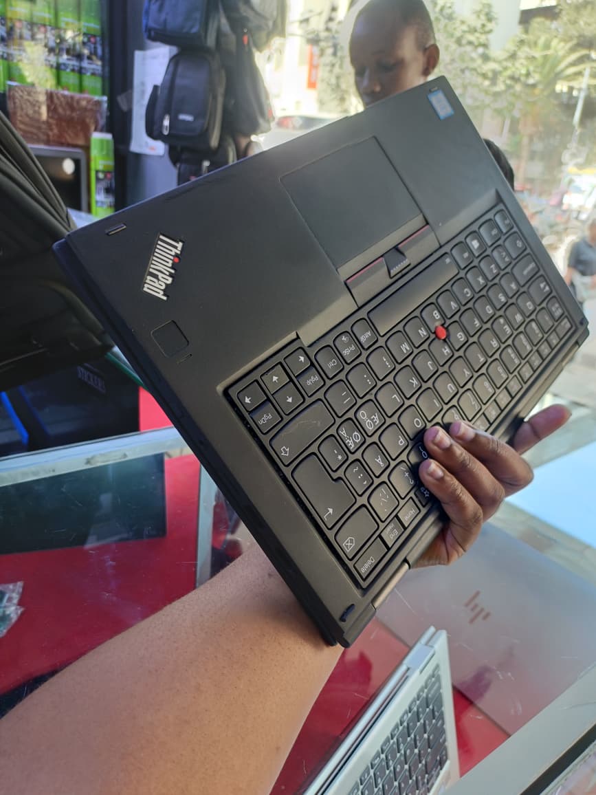 Lenovo ThinkPad Yoga 370 Core i5 7th Gen 8GB RAM 256GB SSD 13.3" FHD Touchscreen 2-in-1 Business Laptop