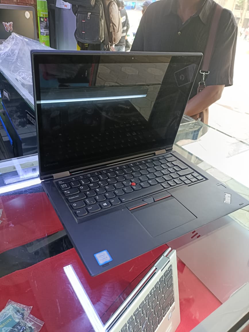 Lenovo ThinkPad Yoga 370 Core i5 7th Gen 8GB RAM 256GB SSD 13.3" FHD Touchscreen 2-in-1 Business Laptop