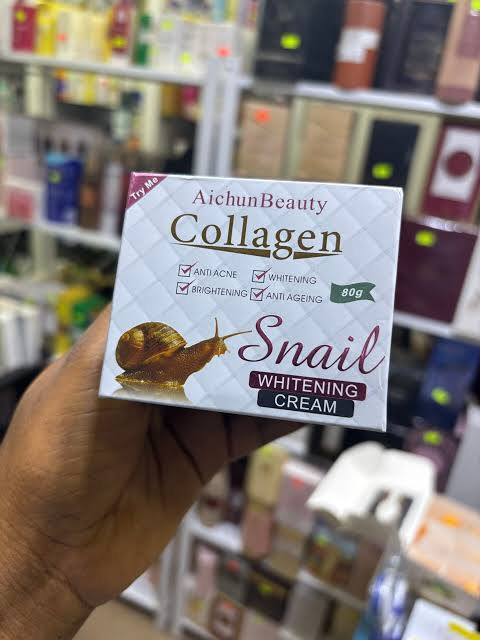 Aichun Beauty Collagen Snail Whitening Cream, an 80g product designed for anti-acne, brightening, and anti-aging benefits.